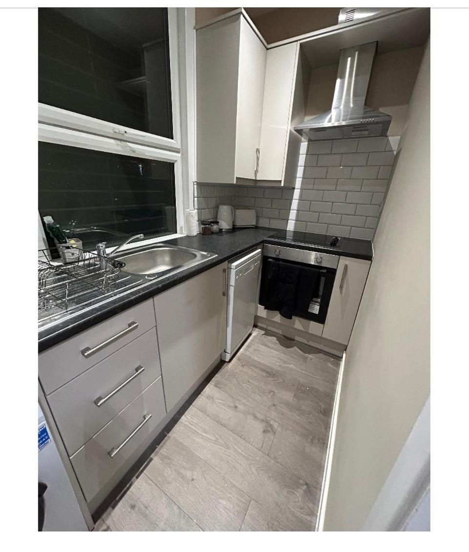 Central Locations 1 Bed Apartments Sleeps 4 Лондон Екстериор снимка