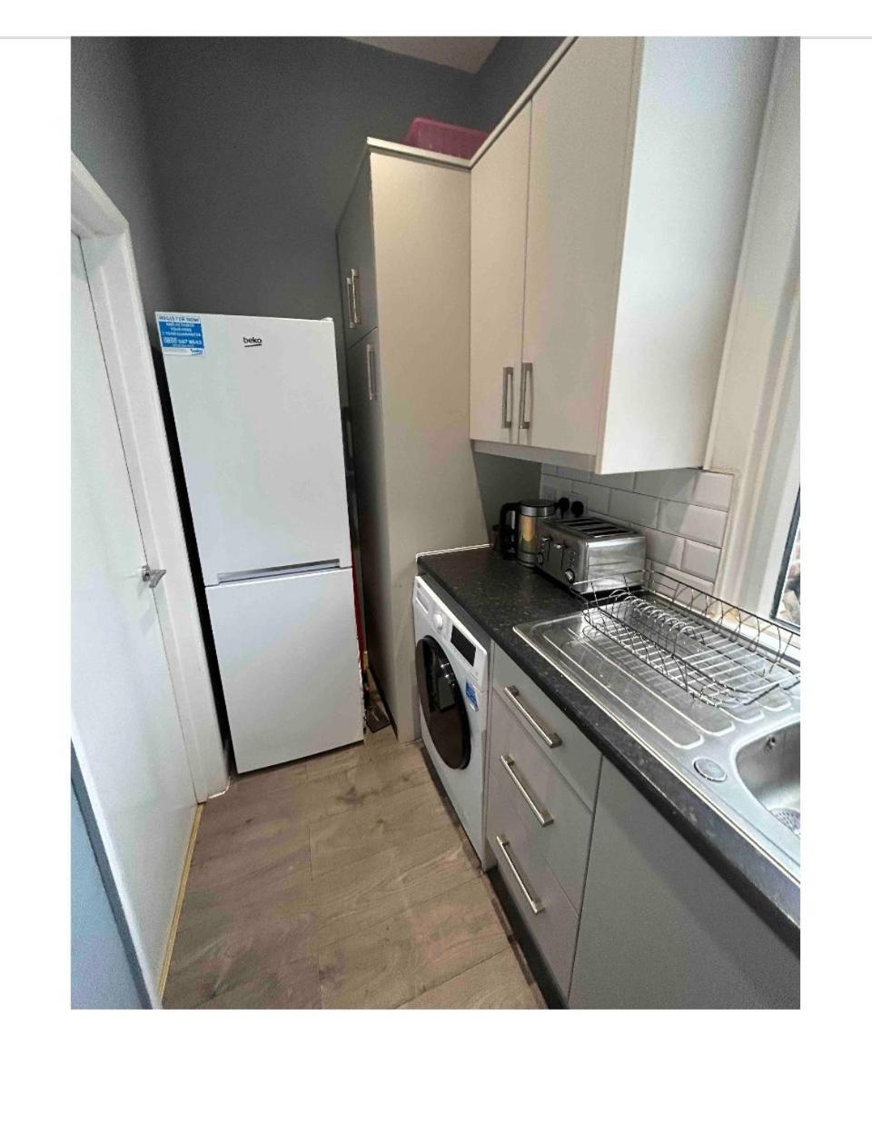Central Locations 1 Bed Apartments Sleeps 4 Лондон Екстериор снимка