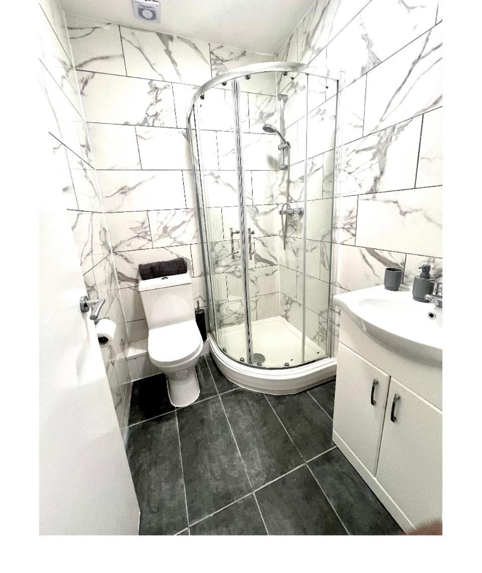 Central Locations 1 Bed Apartments Sleeps 4 Лондон Екстериор снимка